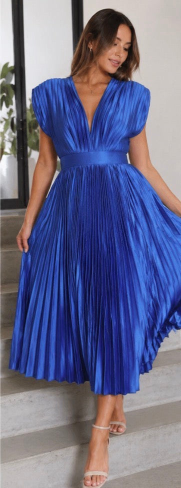 Diane & Susan™ | Timeless Pleated Midi Dress
