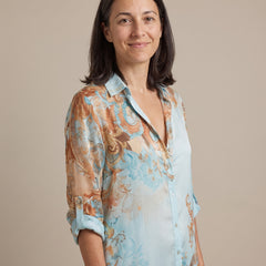 Close-up of the Ottavia shirt collar, V-neck and button front
