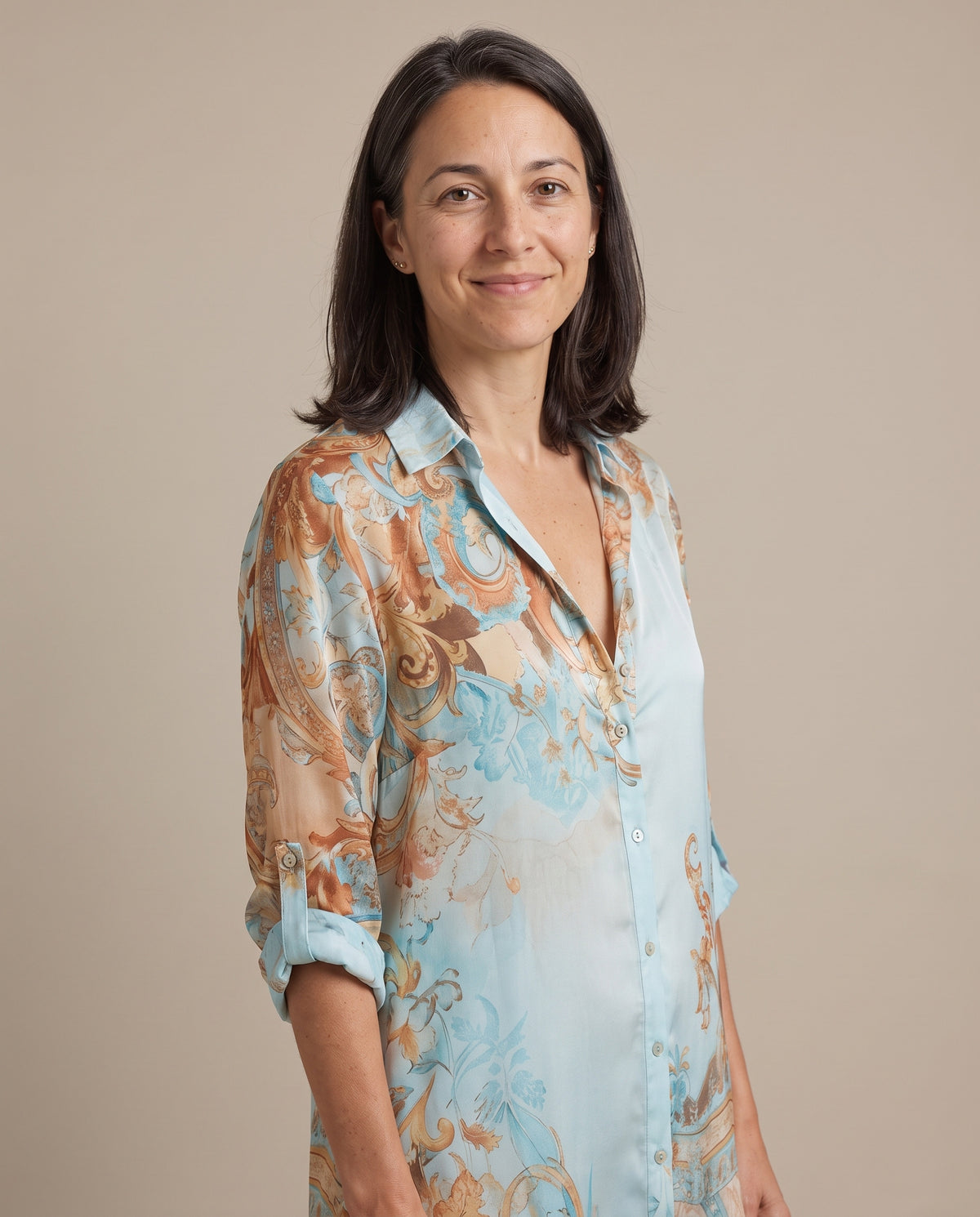 Close-up of the Ottavia shirt collar, V-neck and button front